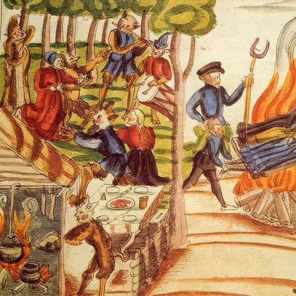 Eine Illustration zeigt zweigeteilt von einem Wald auf der linken Seite einen Hexensabbat, bei dem zu Musik getanzt wird und auf der rechten Seite eine Hexenverbrennung von drei Frauen.