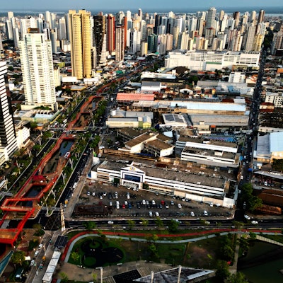 Mitten im Regenwald liegt die brasilianische Metropole Belem.