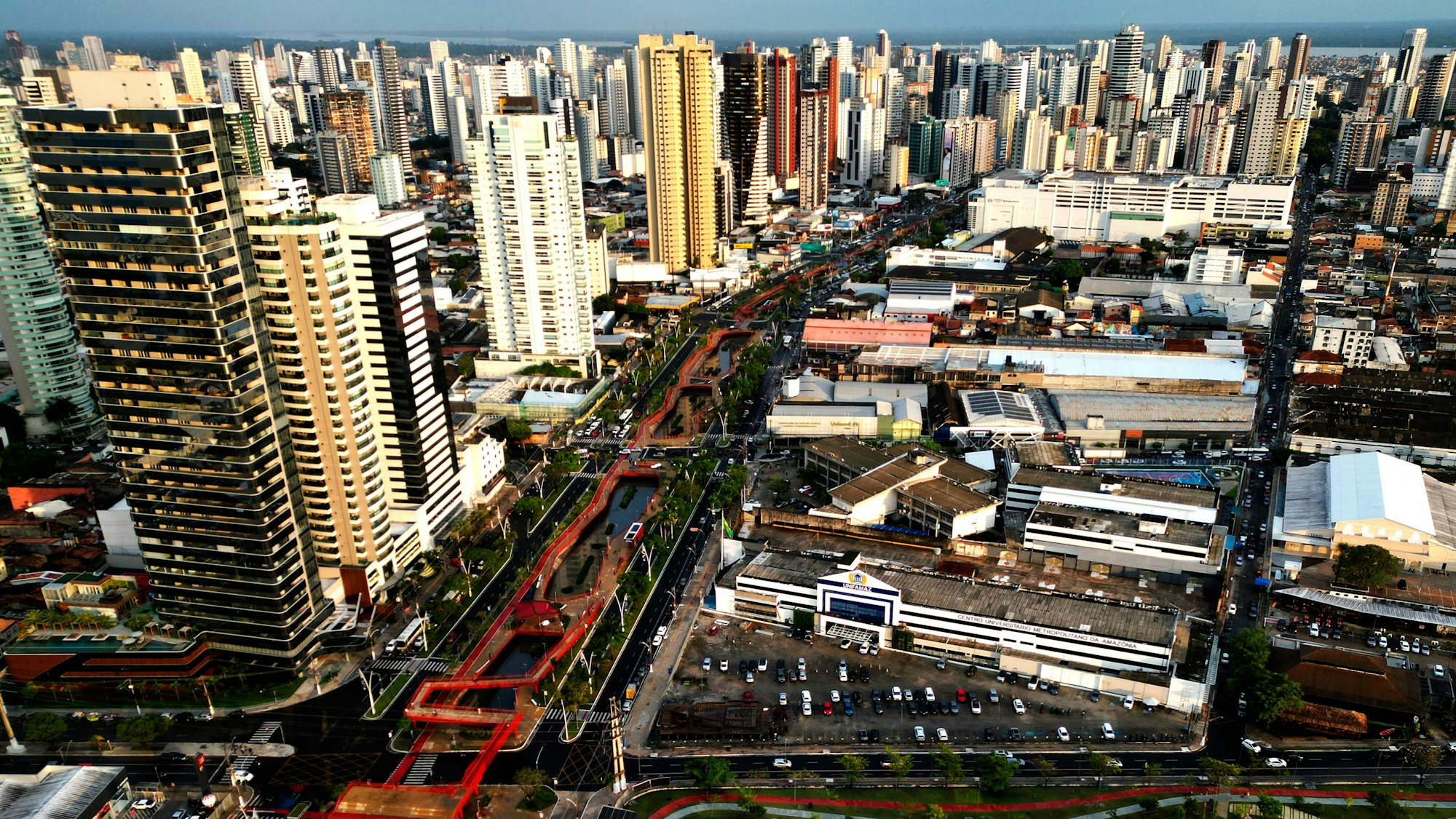 Mitten im Regenwald liegt die brasilianische Metropole Belem.
