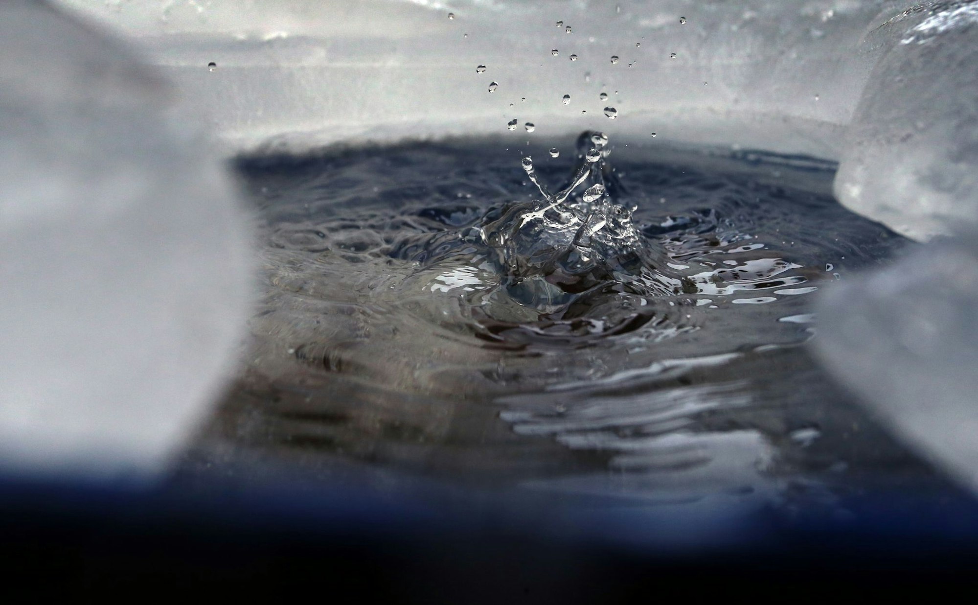 Eis vermeiden: So schützen Sie Ihre Regenwassertonne vor Frost.