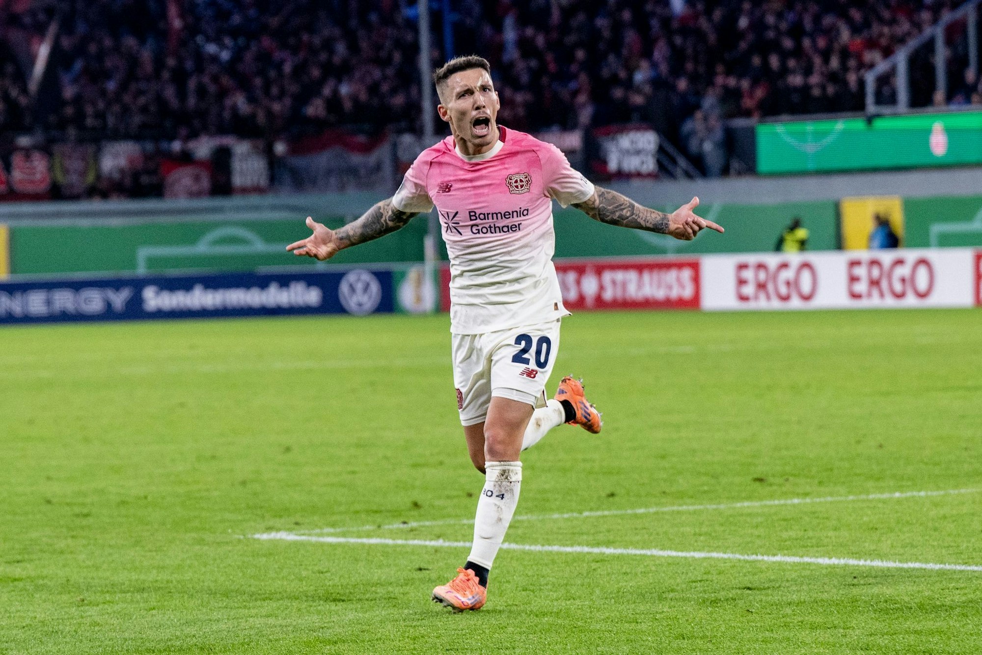 Alejandro Grimaldo gehört bei Bayer Leverkusen derzeit zu den Leistungsträgern. (Archivbild)