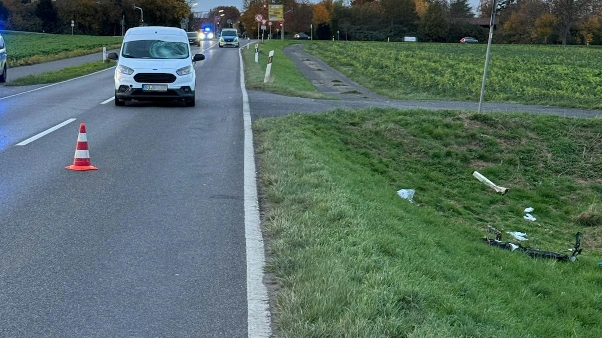 Bei einem Unfall in Erftstadt ist eine Radfahrerin lebensgefährlich verletzt worden.