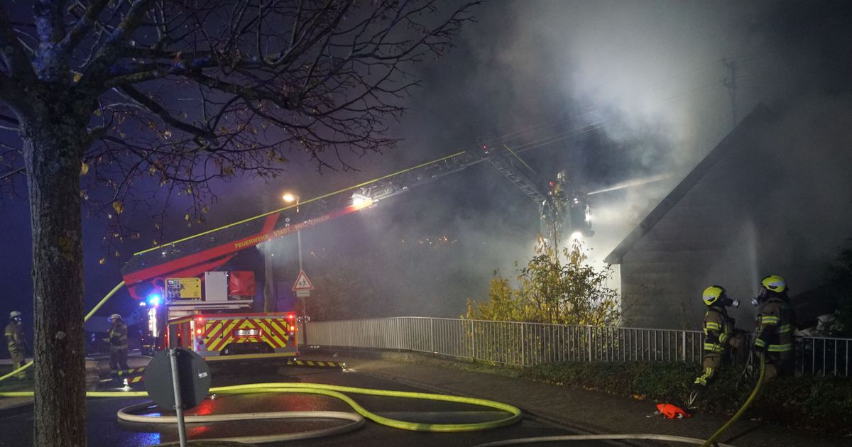 Fire brigade called out: Unknown persons set fire to vacant house in ...
