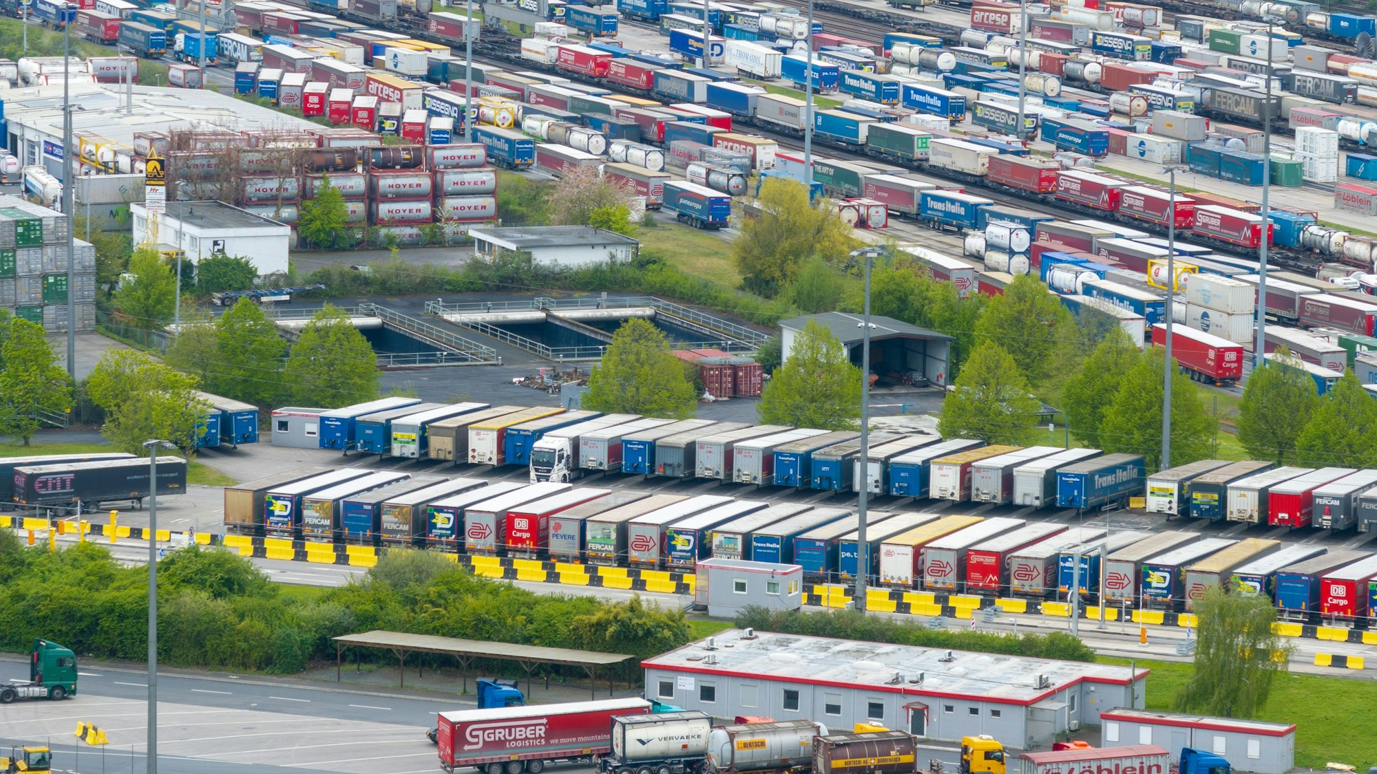 Der Umschlagbahnhof Eifeltor im Kölner Süden (Archivbild). Hier ist es am Dienstag (4. November) zu einem Polizeieinsatz gekommen.