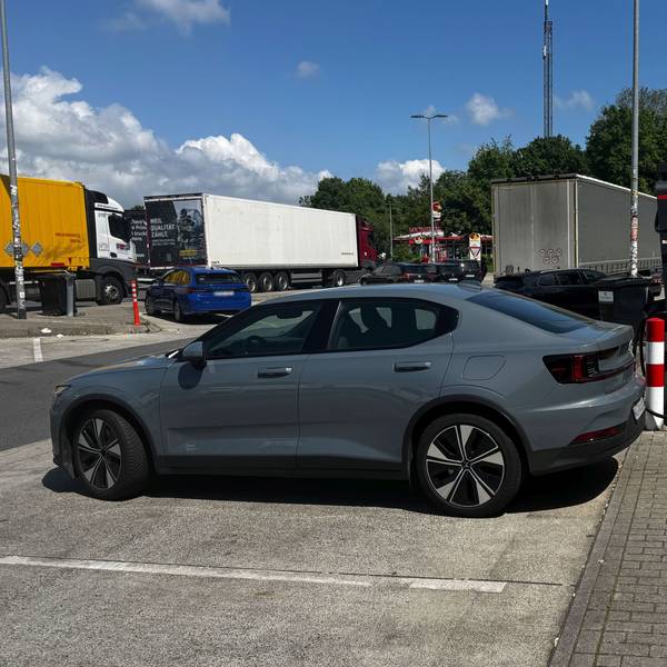 Nur mit 50 kW kann man nach ADAC-Angaben an der A1-Rastanlage Kucksiepen bei Wuppertal laden.