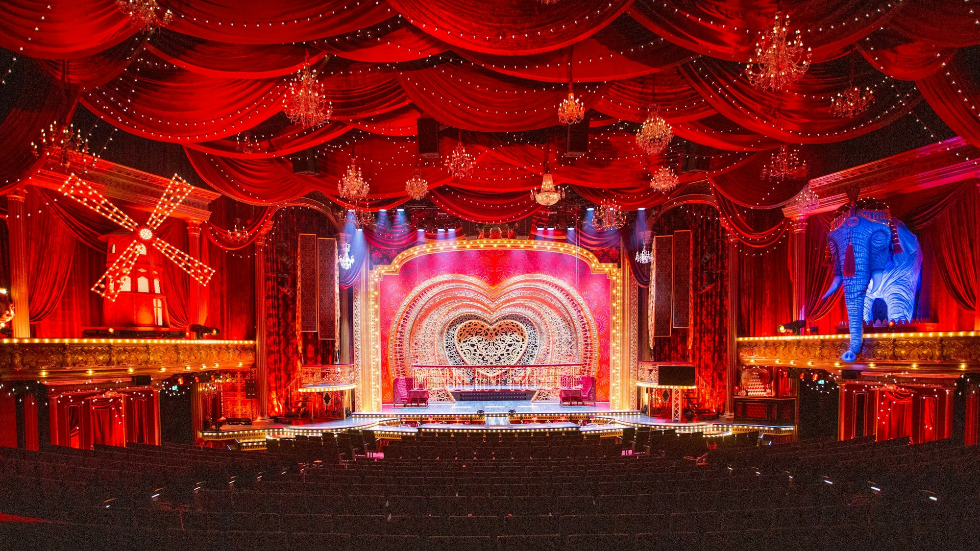 Ein Traum in warmem Rot: „Moulin Rouge“ ist im Musical noch bis Sommer 2026 zu sehen.