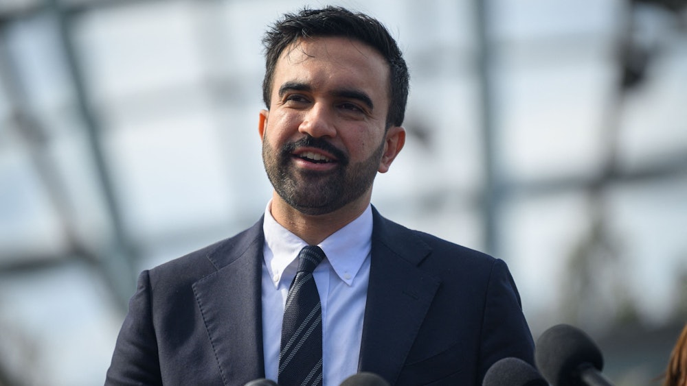 Sieg in New York: Zoran Mamdani bei seiner Pressekonferenz am Tag nach dem Wahlsieg in New York.