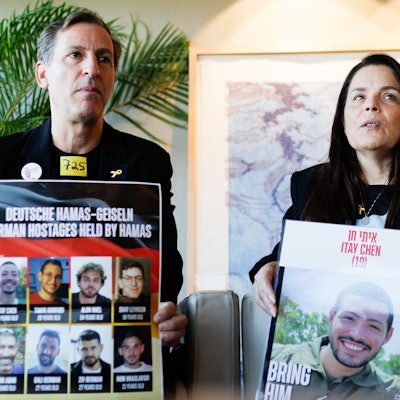 Itay Chens Eltern trafen Ende September Bundeskanzler Friedrich Merz. (Archivbild)