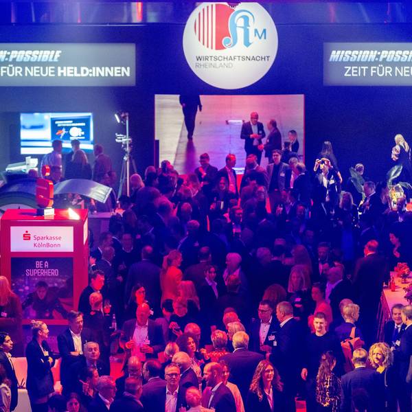 Blick auf den Einlassbereich zur Wirtschaftsnacht Rheinland 2025