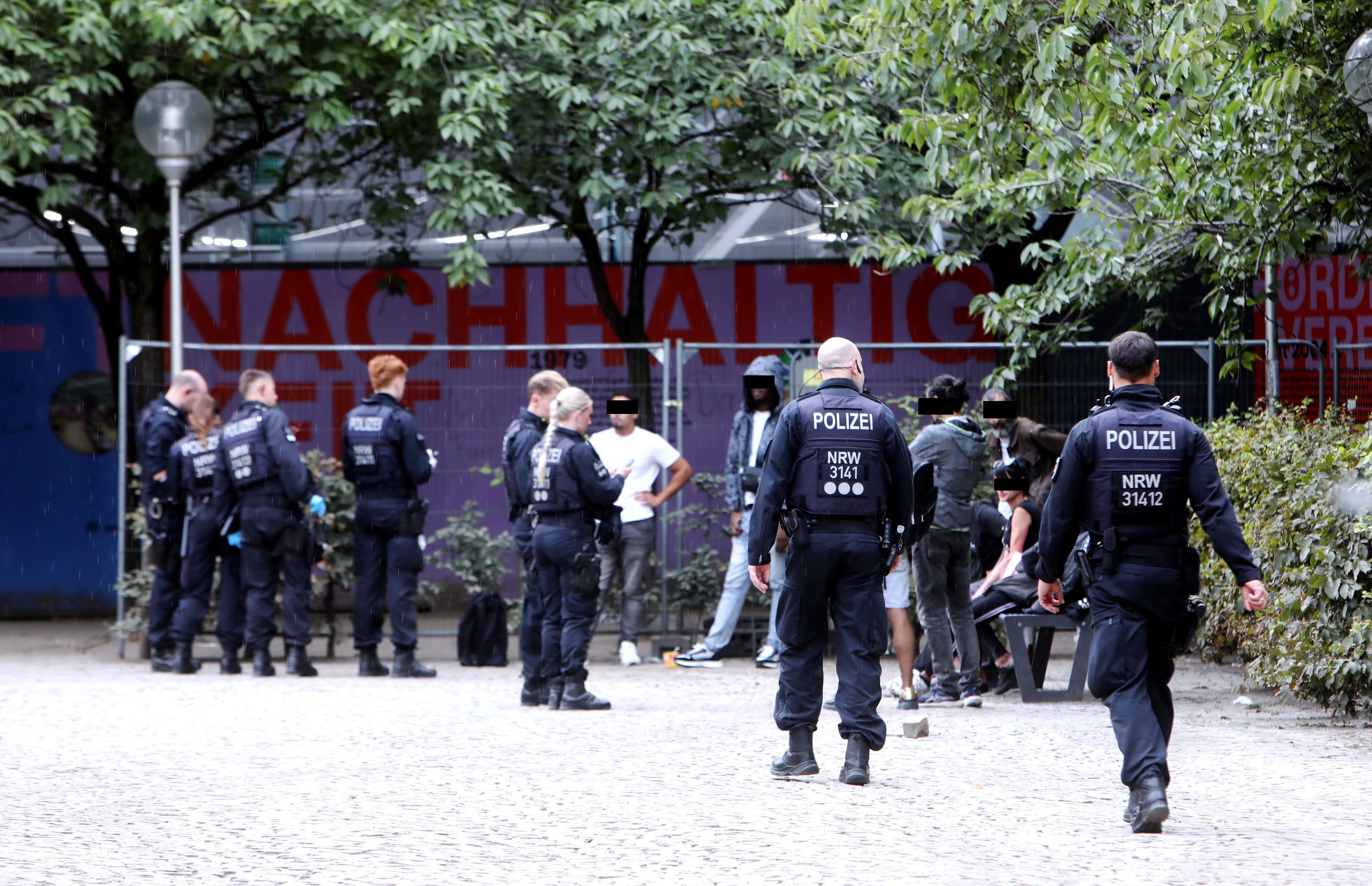 Die Polizei ist am Neumarkt in der Kölner Innenstadt im Dauereinsatz.