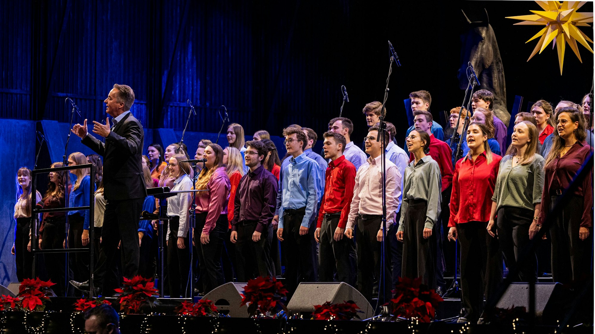 Michael Kokott dirigiert oft nicht nur den Jugendchor St. Stephan, sondern auch das Publikum.