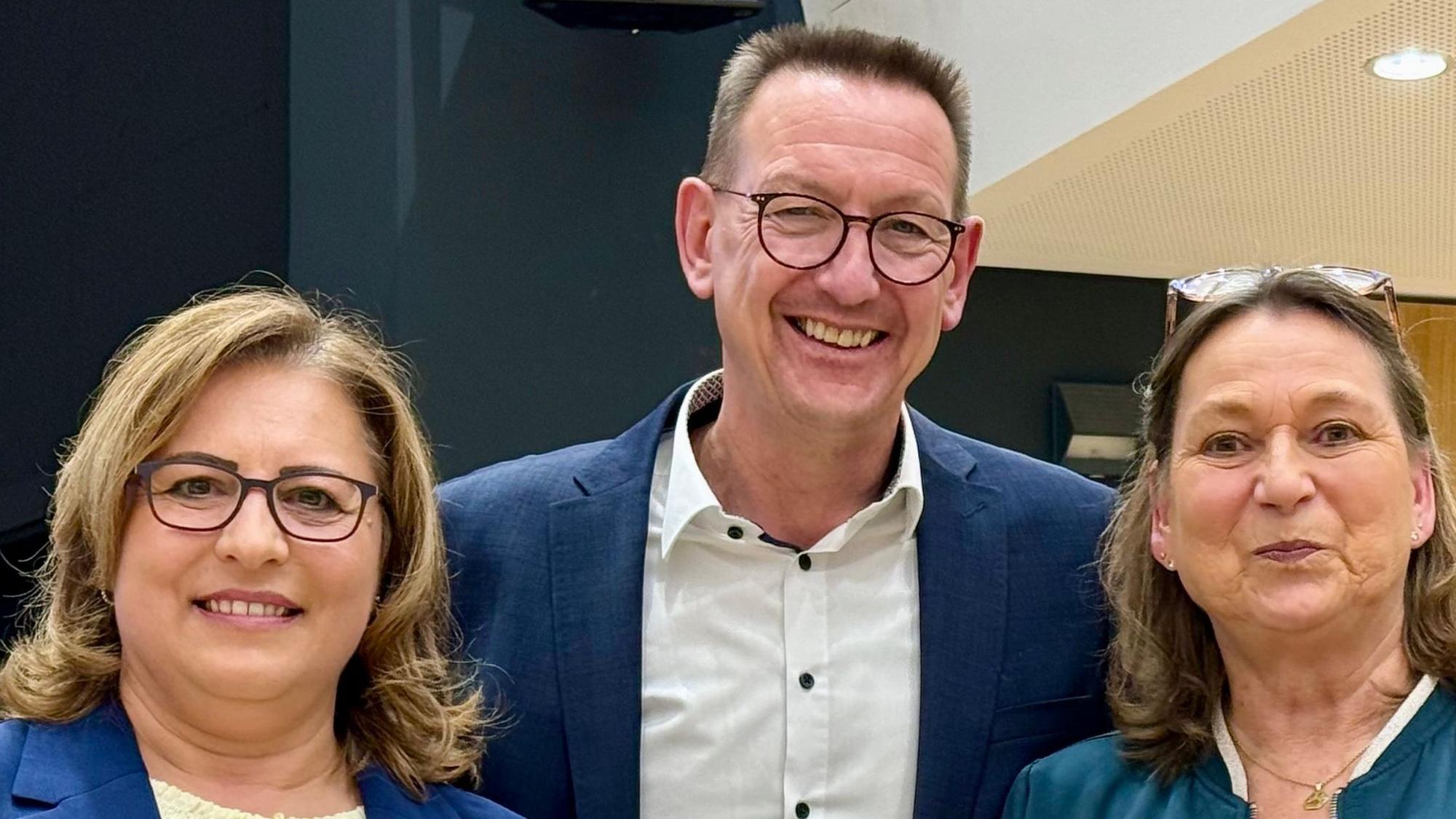 Dirk Runge mit Stella Ignatz und Barbara Düchting