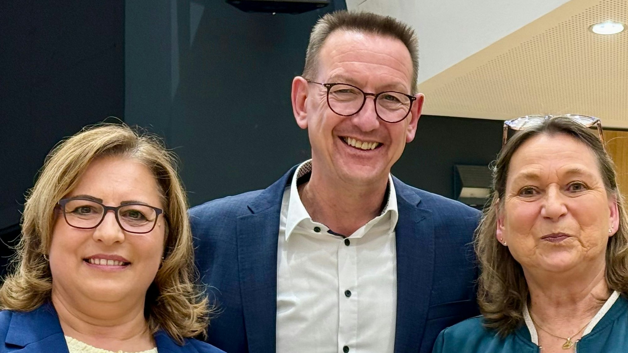 Dirk Runge mit Stella Ignatz und Barbara Düchting