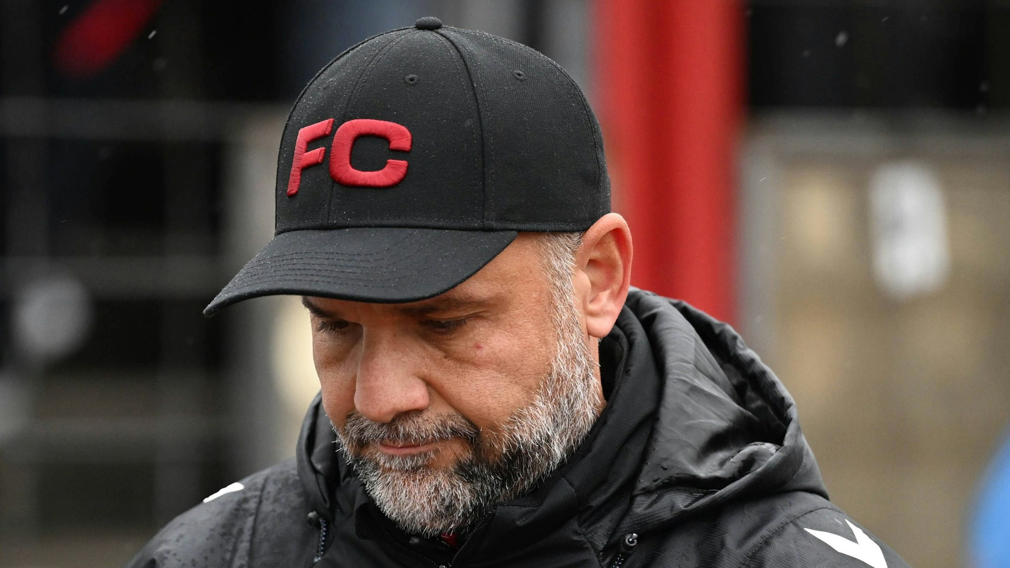 25.10.2025, xophax, Fussball Regionalliga West Südstadion Fortuna Köln gegen 1.FC Köln II Trainer Evangelos Sbonias 1.FC Köln DFL/DFB REGULATIONS PROHIBIT ANY USE OF PHOTOGRAPHS as IMAGE SEQUENCES and/or QUASI-VIDEO Köln *** 25 10 2025, xophax, Soccer Regionalliga West Südstadion Fortuna Köln vs 1 FC Köln II Coach Evangelos Sbonias 1 FC Köln DFL DFB REGULATIONS PROHIBIT ANY USE OF PHOTOGRAPHS as IMAGE SEQUENCES and or QUASI VIDEO Köln