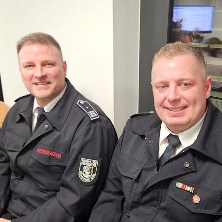 Daniel Rütz (r.) und Jörg de la Motte sitzen nebeneinander.