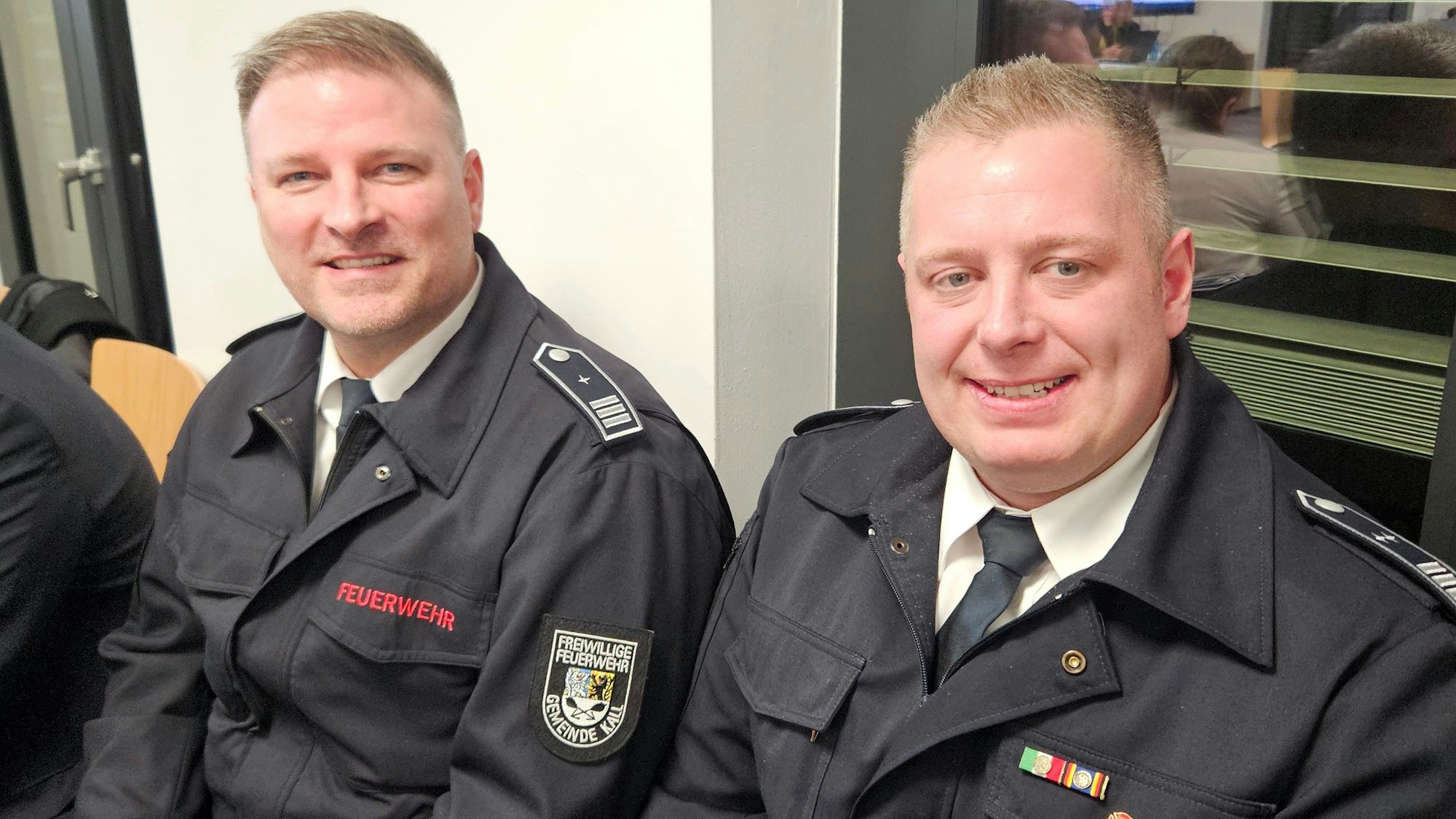 Daniel Rütz (r.) und Jörg de la Motte sitzen nebeneinander.