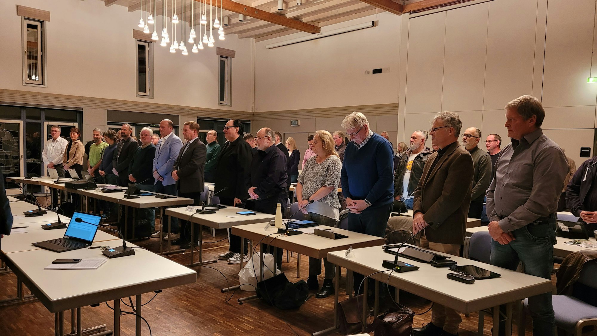 Die Ratspolitiker beim Ablegen ihres Amtseids