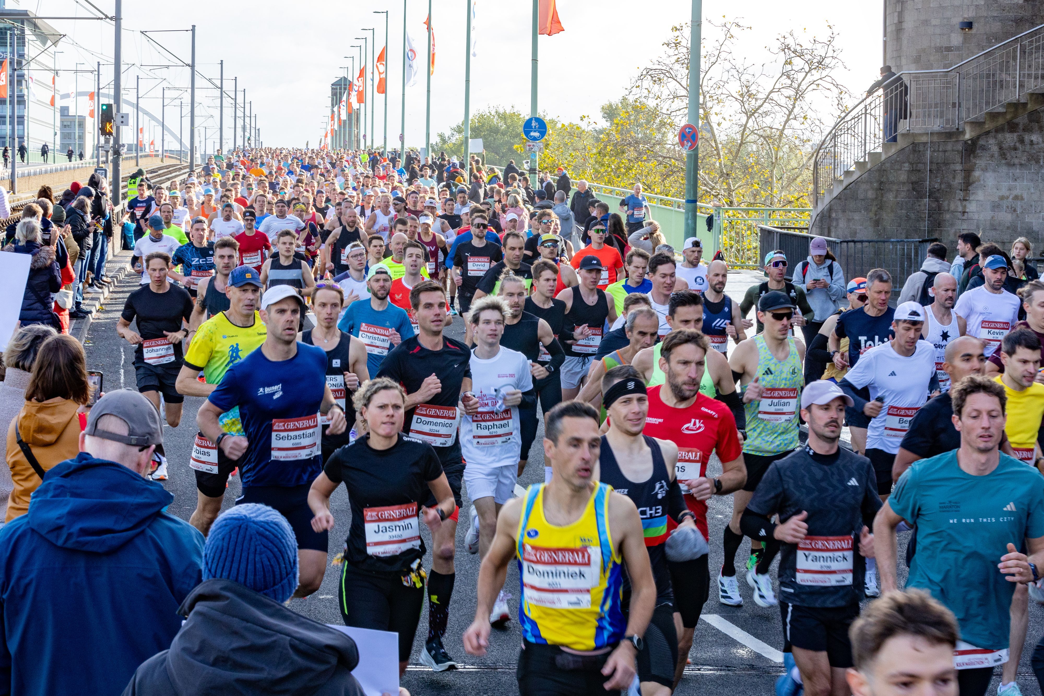 Teilnehmerinnen und Teilnehmer beim Generali Köln Marathon.