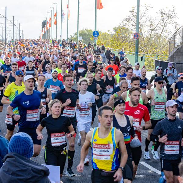 Teilnehmerinnen und Teilnehmer beim Generali Köln Marathon.