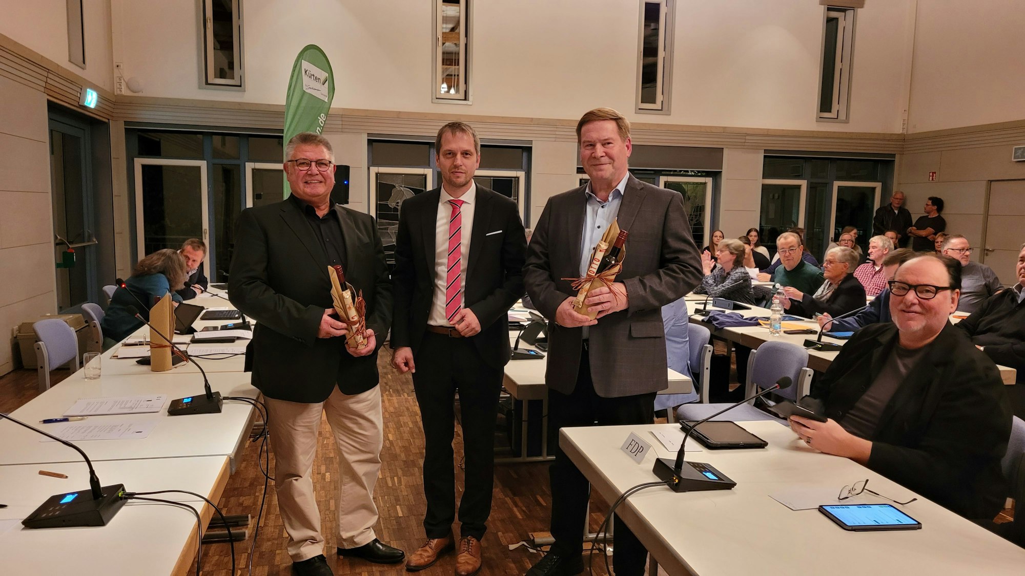 Mario Bredow (M.) mit seinen Stellvertretern Hermann-Josef Müller (r.) und Sascha Pechbrenner (l.)