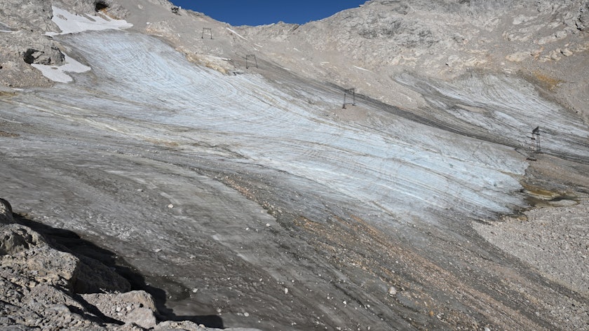 Gletscher auf dem Zugspitzplatt im Sommer 2025: Der Klimawandel lässt das Eis immer schneller schmelzen.