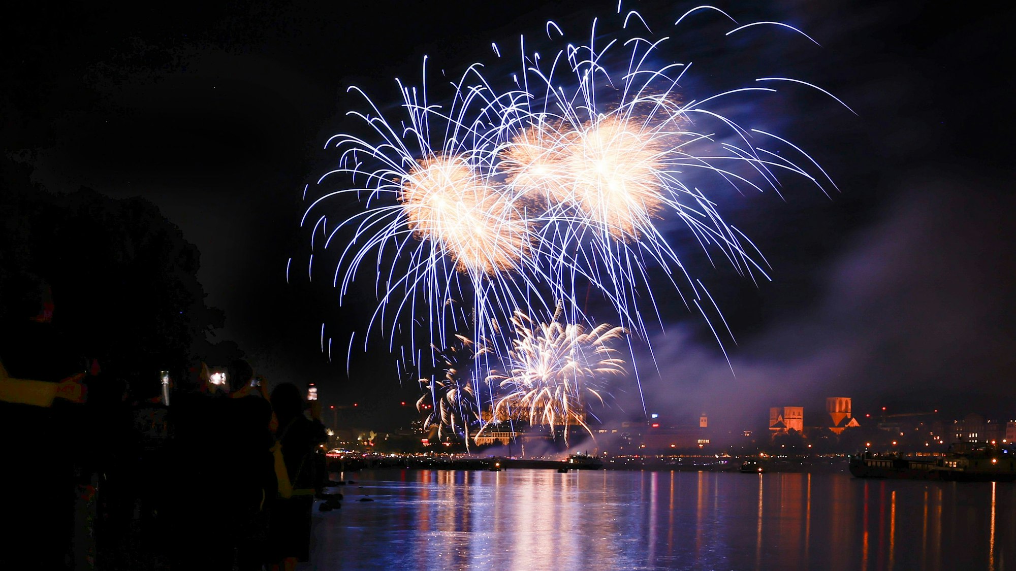 Tausende Besucher sahen die Kölner Lichter in diesem Jahr.