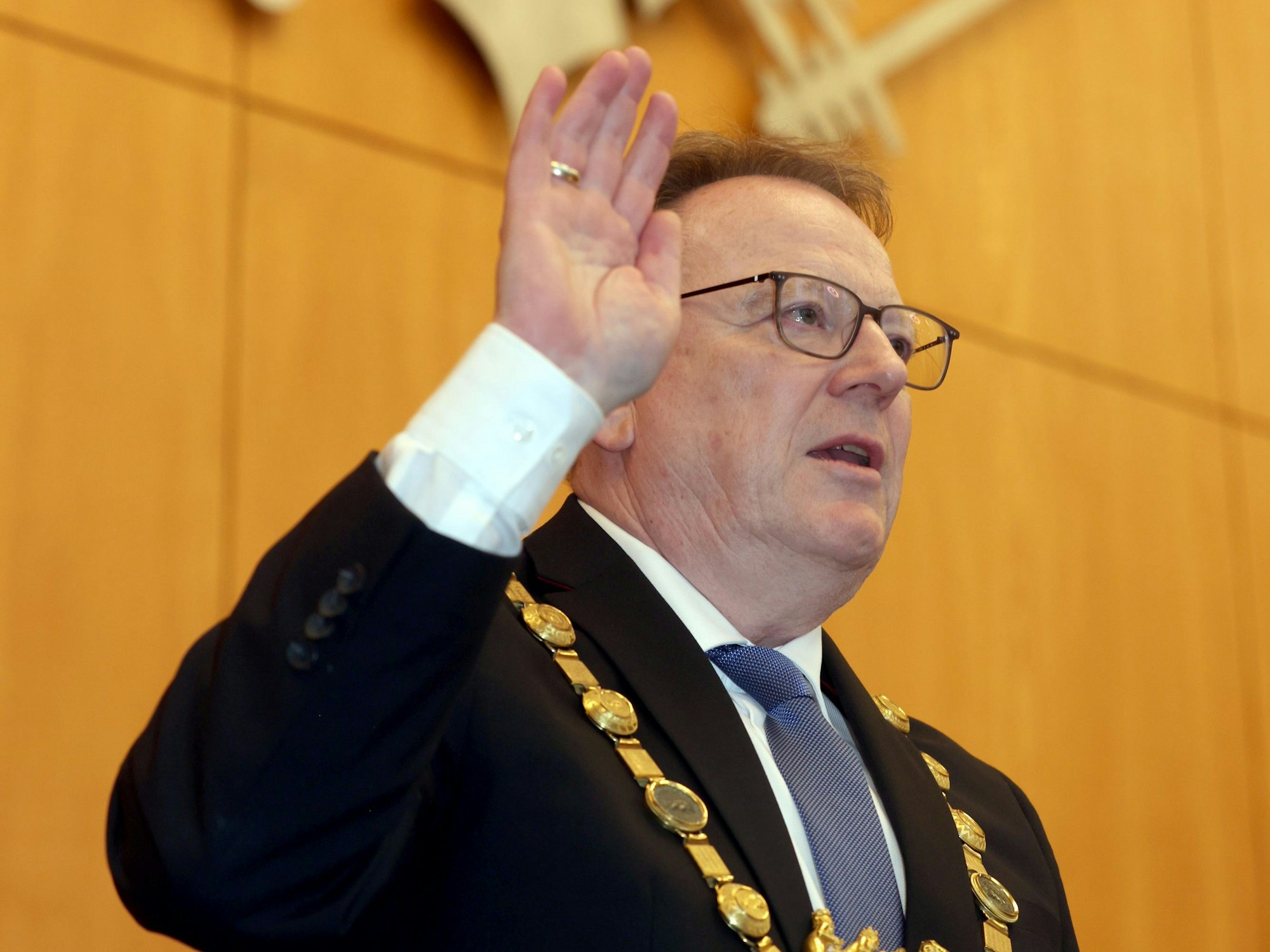 Bei seinem Amtseid trug Torsten Burmester die goldene Amtskette.