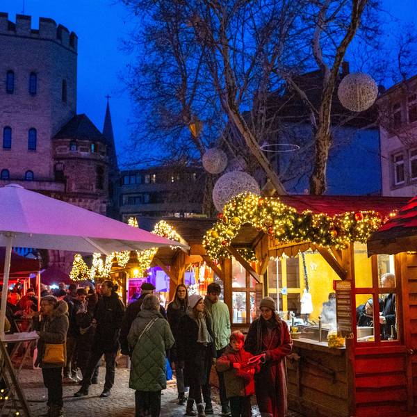 Der Weihnachtsmarkt auf dem Chlodwigplatz.