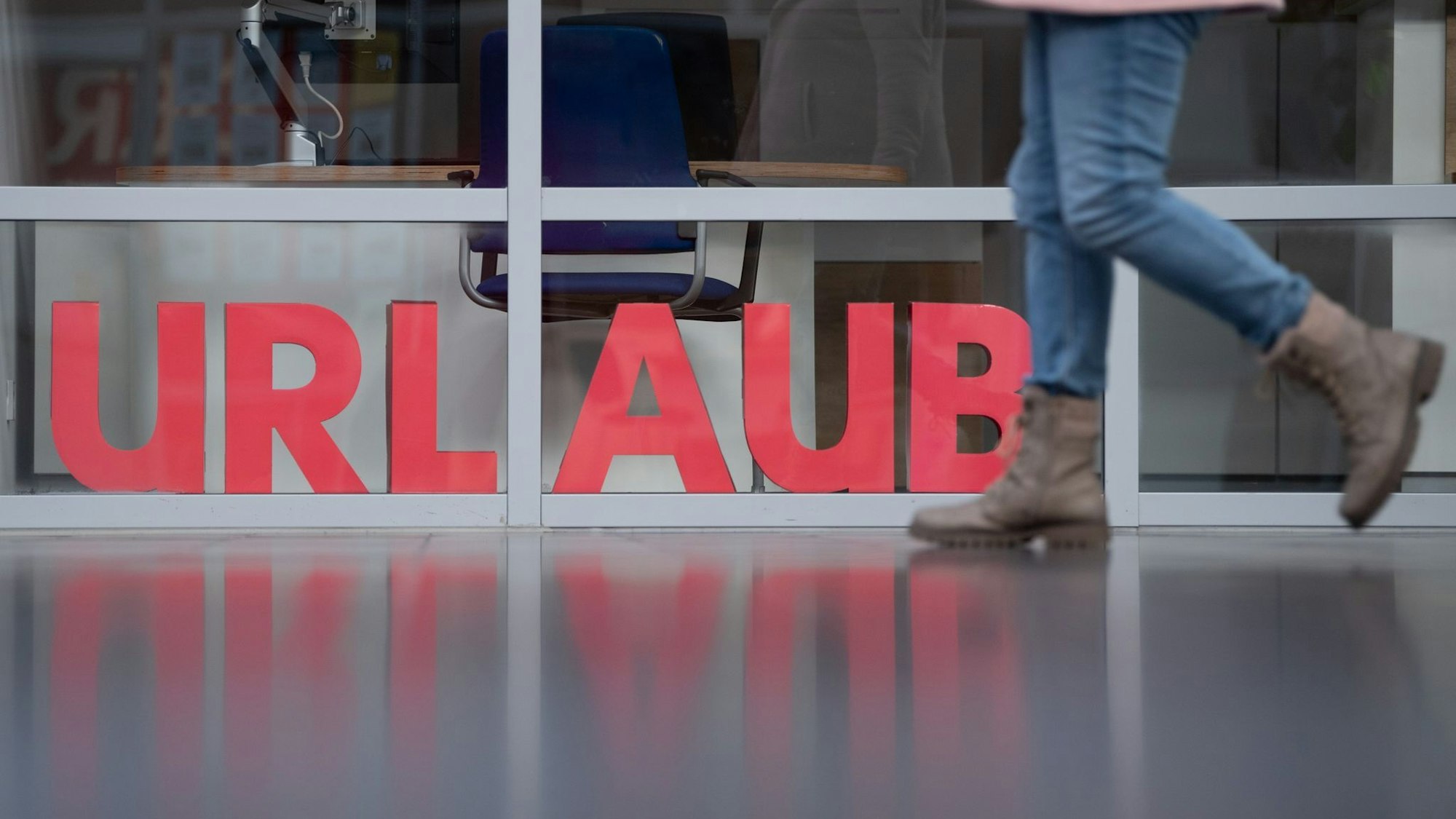 Den Resturlaub einfach ins nächste Jahr mitnehmen ist bei Arbeitgebern nicht gerne gesehen. Doch wann verfällt der Urlaubsanspruch eigentlich?