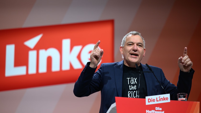 Jan van Aken, Parteivorsitzender Die Linke, spricht auf dem Bundesparteitag der Partei (Archivbild).