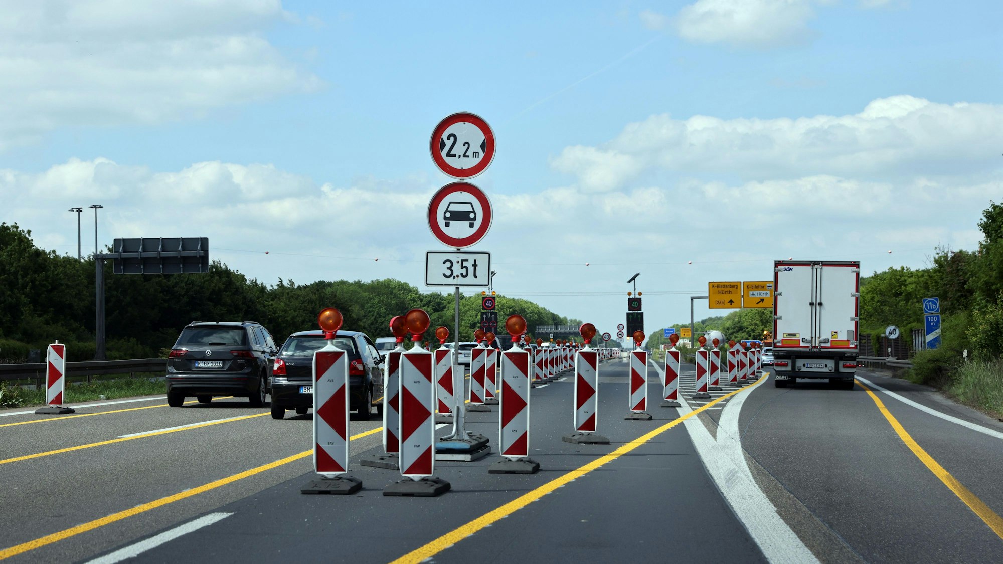 Engstelle auf der A4 in Köln im Bereich Containerterminal Eifeltor.