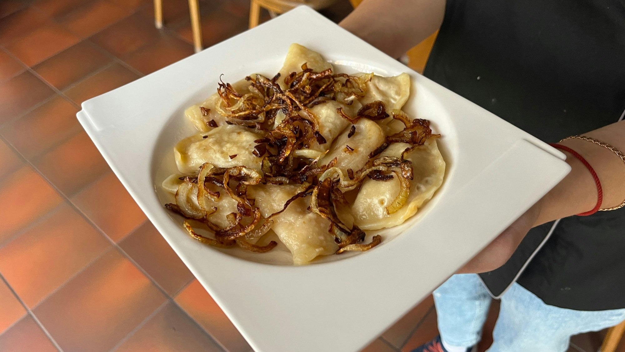 Die Vareniki, Teigtaschen mit Sauerkraut gefüllt, sind eine selbst gemachte, ukrainische Spezialität.