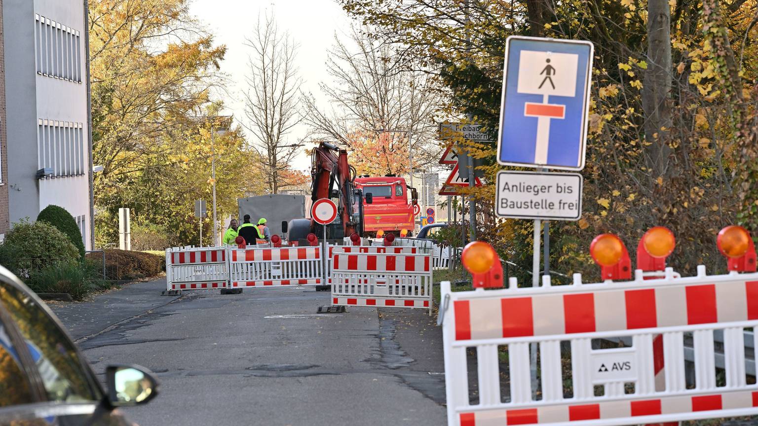 Das Foto zeigt die Sperrung an der Nikolausstraße in Bensberg