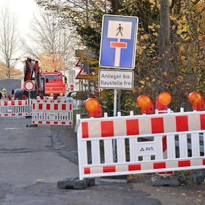 Das Foto zeigt die Sperrung an der Nikolausstraße in Bensberg
