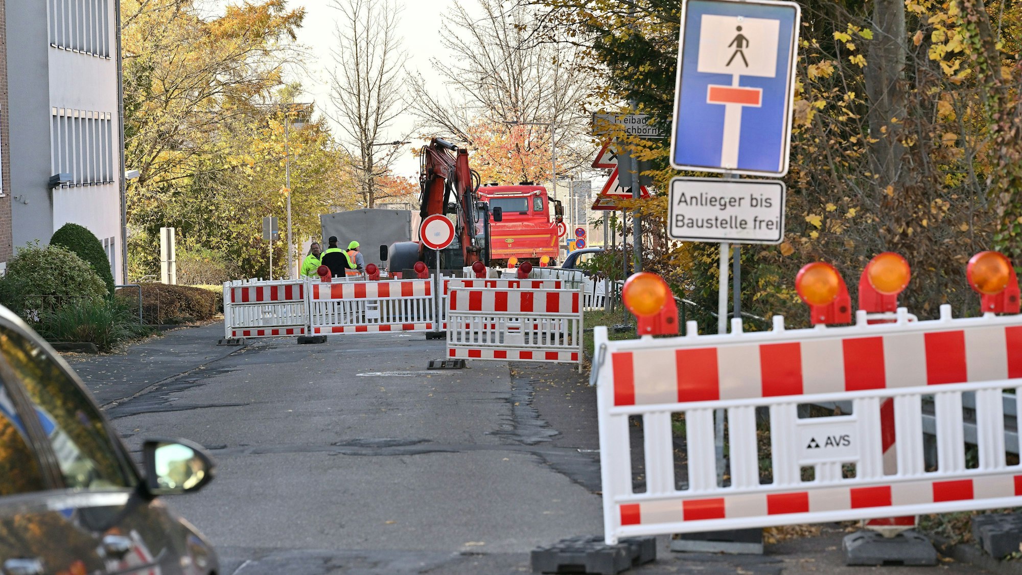 Das Foto zeigt die Sperrung an der Nikolausstraße in Bensberg