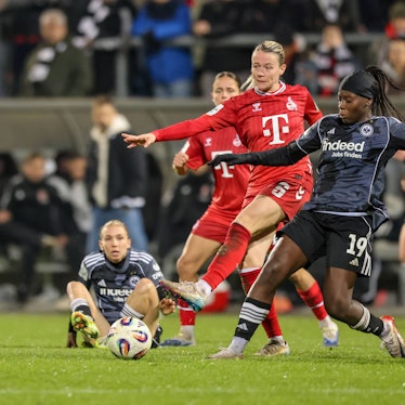 DEU, Frankfurt, Eintracht Frankfurt vs FC Köln, Google Pixel Frauen Bundesliga, DFB, Saison 2526, Stadion am Bretanobad, 9. Spieltag im Bild v.l.n.r: Sandra Jessen FC Köln 6, Nicole Anyomi Eintracht Frankfurt 19, Zweikampf DFB/DFL REGULATIONS PROHIBIT ANY USE OF PHOTOGRAPHS AS IMAGE SEQUENCES AND/OR QUASI-VIDEO, 05.11.2025 *** DEU, Frankfurt, Eintracht Frankfurt vs FC Köln, Google Pixel Frauen Bundesliga, DFB, Saison 2526, Stadion am Bretanobad, 9 Spieltag im Bild f l n r Sandra Jessen FC Köln 6 , Nicole Anyomi Eintracht Frankfurt 19 , Zweikampf DFB DFL REGULATIONS PROHIBIT ANY USE OF PHOTOGRAPHS AS IMAGE SEQUENCES AND OR QUASI VIDEO, 05 11 2025 Copyright: HMBxMedia/HendrikxHamelau