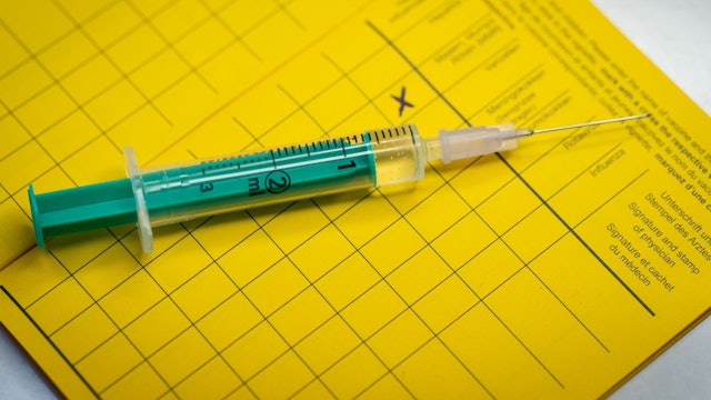 Gürtelrose wird wie Windpocken durch Varizella-Zoster-Viren verursacht. (Symbolbild)