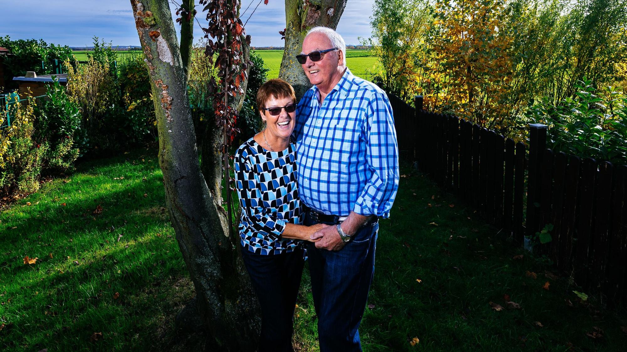 Ein Bild für die Ewigkeit: Klara und Dieter Winterhoff in ihrem Garten.