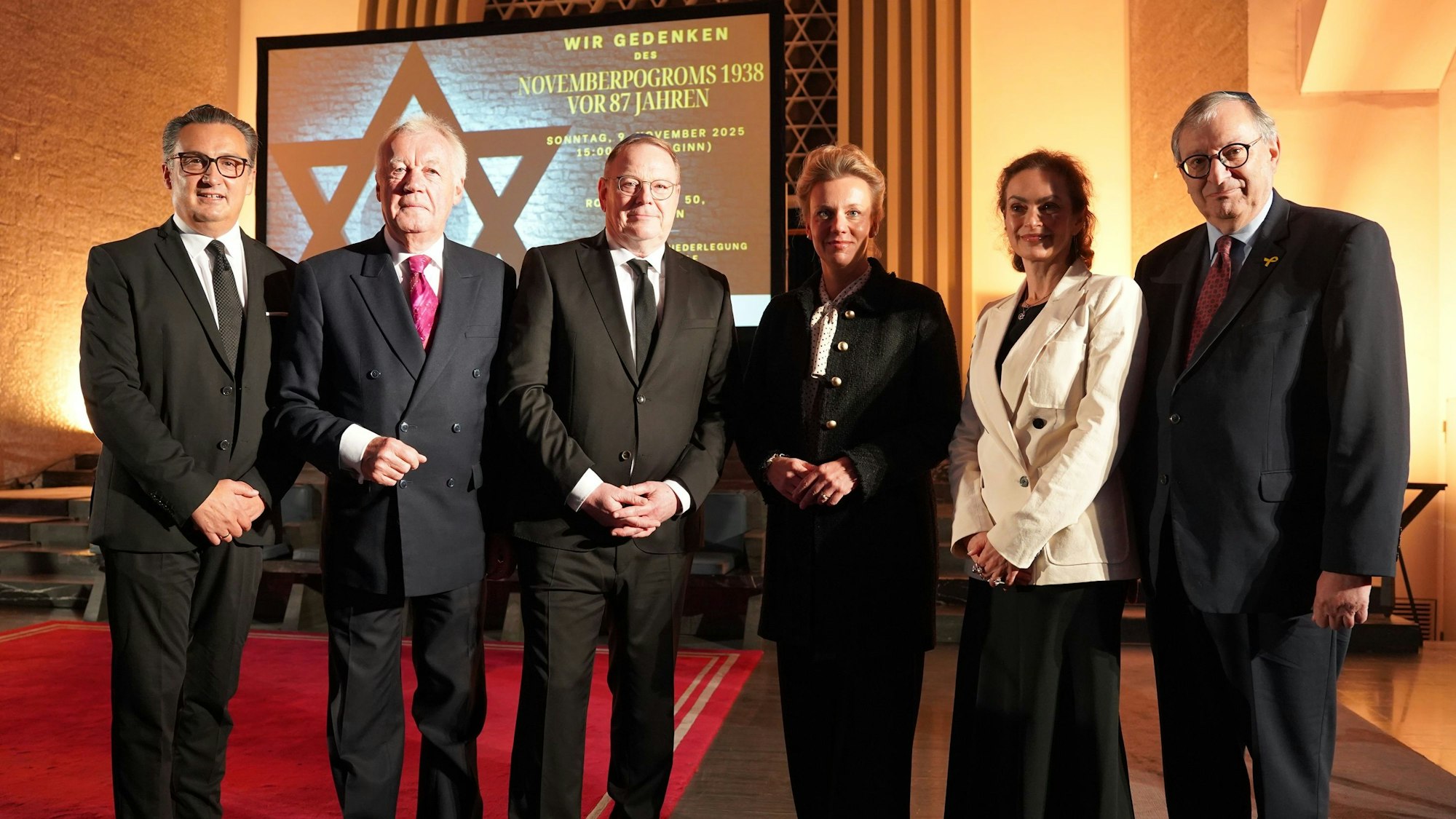 Mahnen vor einem Wiederaufflammen des Antisemitismus in Deutschland: Felix Schotland, Professor Jürgen Wilhelm, Torsten Burmester, Ina Brandes, Bettina Levy, Abraham Lehrer (v.l.).
