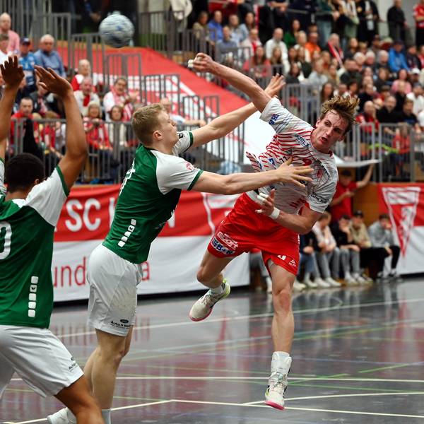 08.11.2025, Handball-Longericher SC Köln-Dutenhofen
rechts: Severin Henrich (Longerich)
Foto: Uli Herhaus