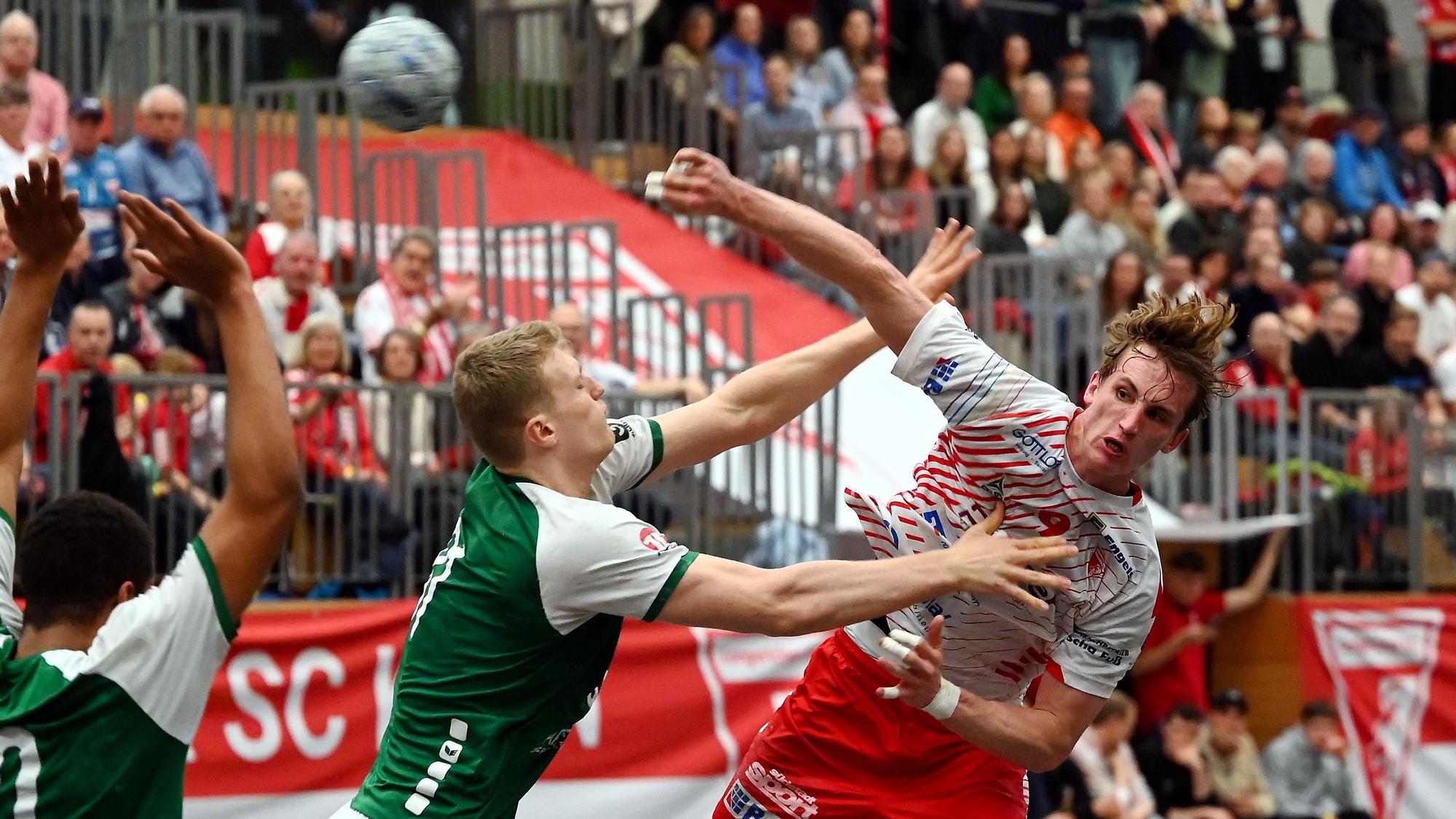 08.11.2025, Handball-Longericher SC Köln-Dutenhofen
rechts: Severin Henrich (Longerich)
Foto: Uli Herhaus