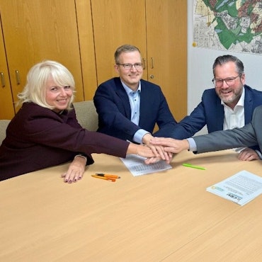 Das Foto zeigt die Partei- und Fraktionsvorsitzenden von CDU und Grünen in Hürth.