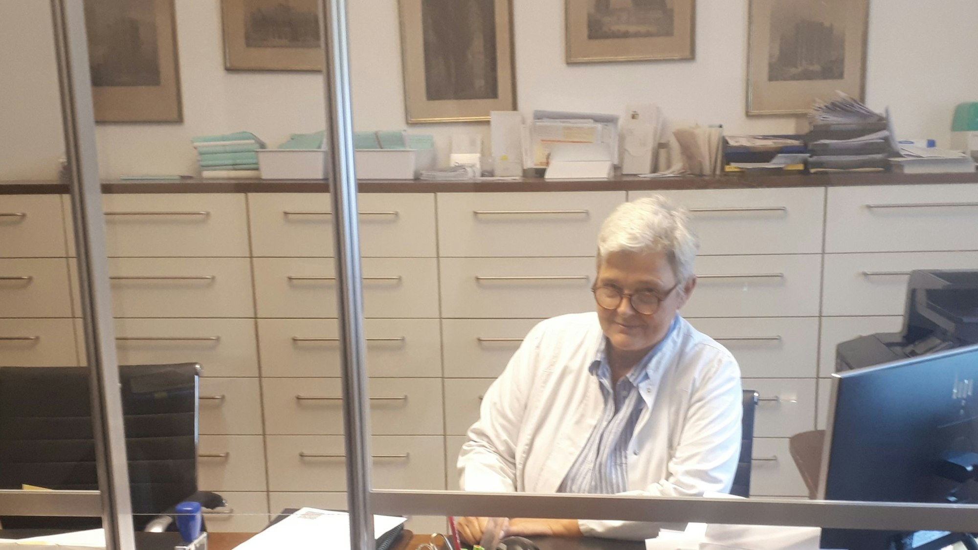 Die Ärztin Susanne Heimerzheim führt seit 25 Jahren die Praxis ihrer Familie. Vor 100 Jahren gründete sie ihr Schwieger-Großvater.