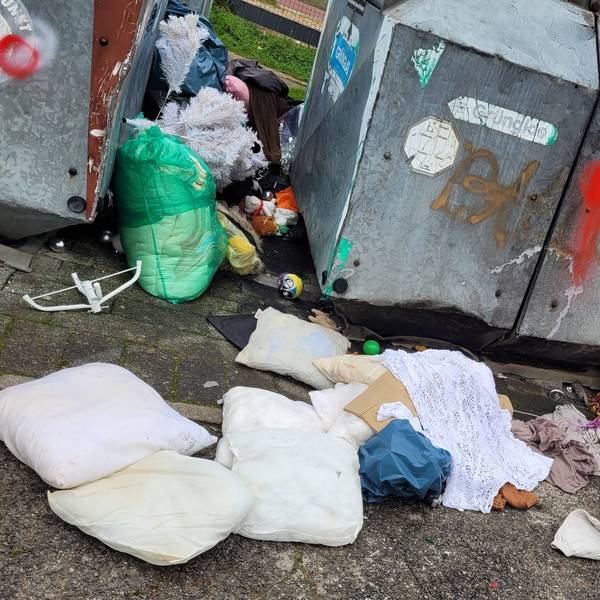 Das Foto zeigt den Containerplatz an der Olpener Straße in Kürten
