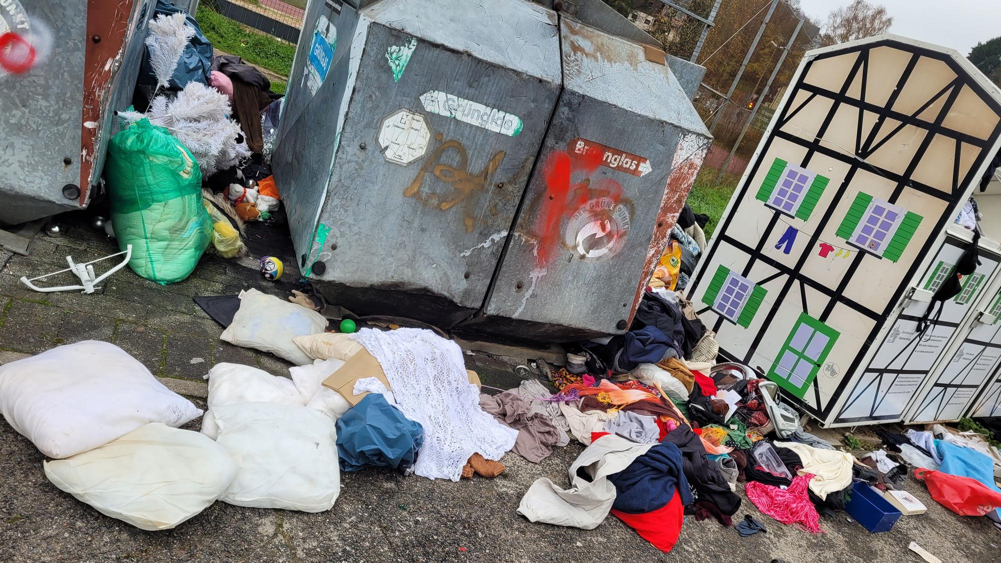 Das Foto zeigt den Containerplatz an der Olpener Straße in Kürten