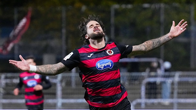 31.10.2025, xydrx, Fußball, 3.Liga, FC Viktoria Köln - FC Ingolstadt 04, Saison 2025 2026, Sportpark Höhenberg: Torjubel nach dem Tor zum 2:1 für den FC Viktoria Köln durch Torschütze Lex-Tyger Lobinger FC Viktoria Köln 9 DFB regulations prohibit any use of photographs as image sequences and or quasi-video. Nordrhein-Westfahlen Deutschland *** 31 10 2025, xydrx, Football, 3 Liga, FC Viktoria Köln FC Ingolstadt 04, Saison 2025 2026, Sportpark Höhenberg Torjubel nach dem Tor zum 2 1 für den FC Viktoria Köln durch Torschütze Lex Tyger Lobinger FC Viktoria Köln 9 DFB regulations prohibit any use of photographs as image sequences and or quasi video Nordrhein Westfahlen Germany