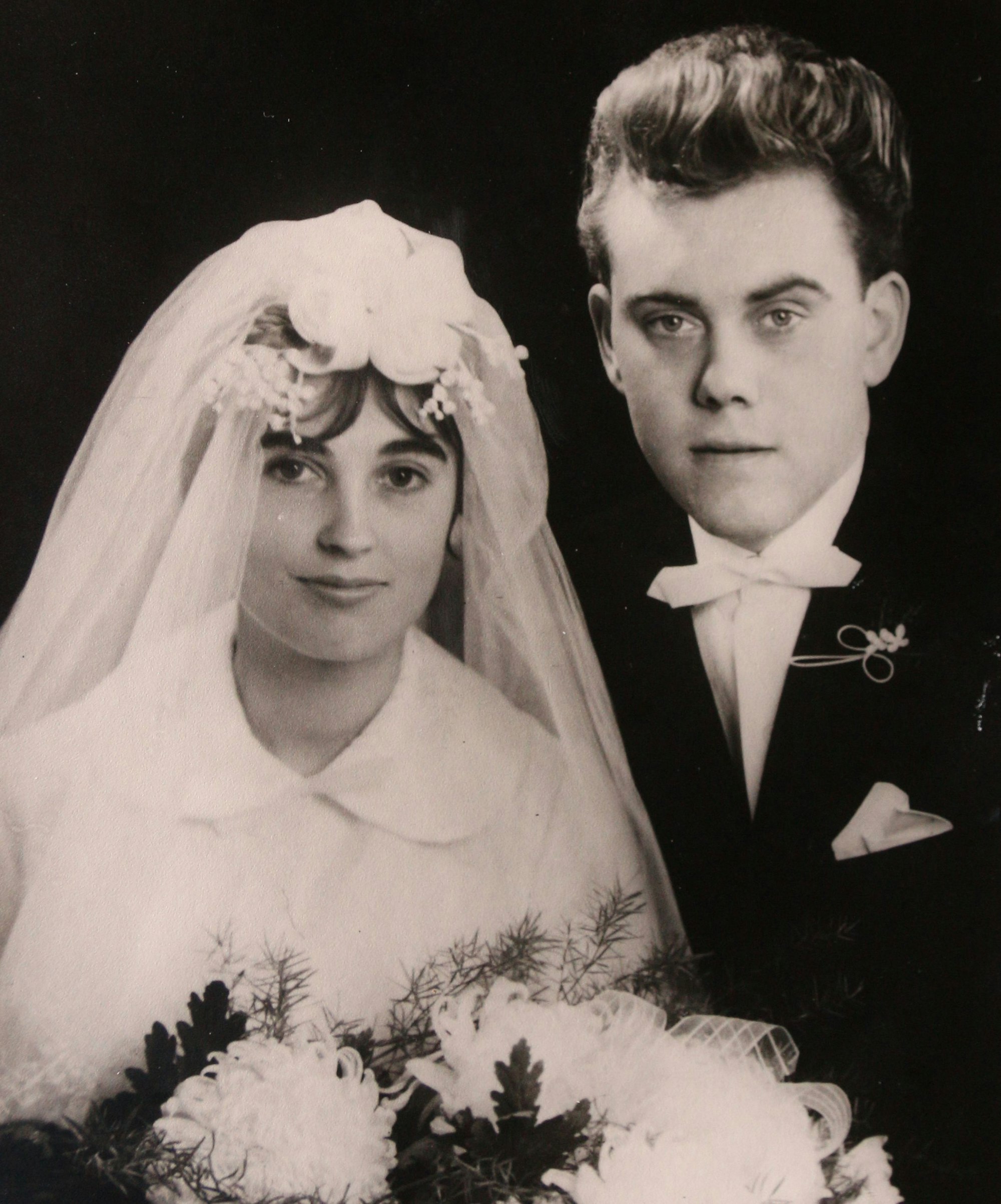 Auf dem Bild ist das Jubelpaar am Hochzeitstag vor 65 Jahren zu sehen.