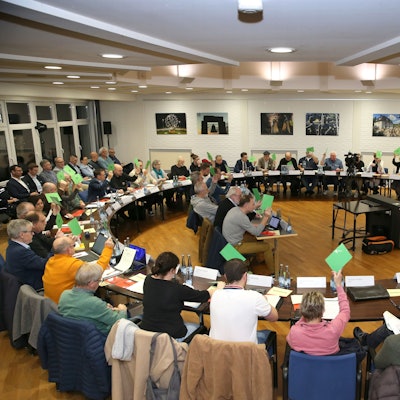 Ein Runde von Politikern.