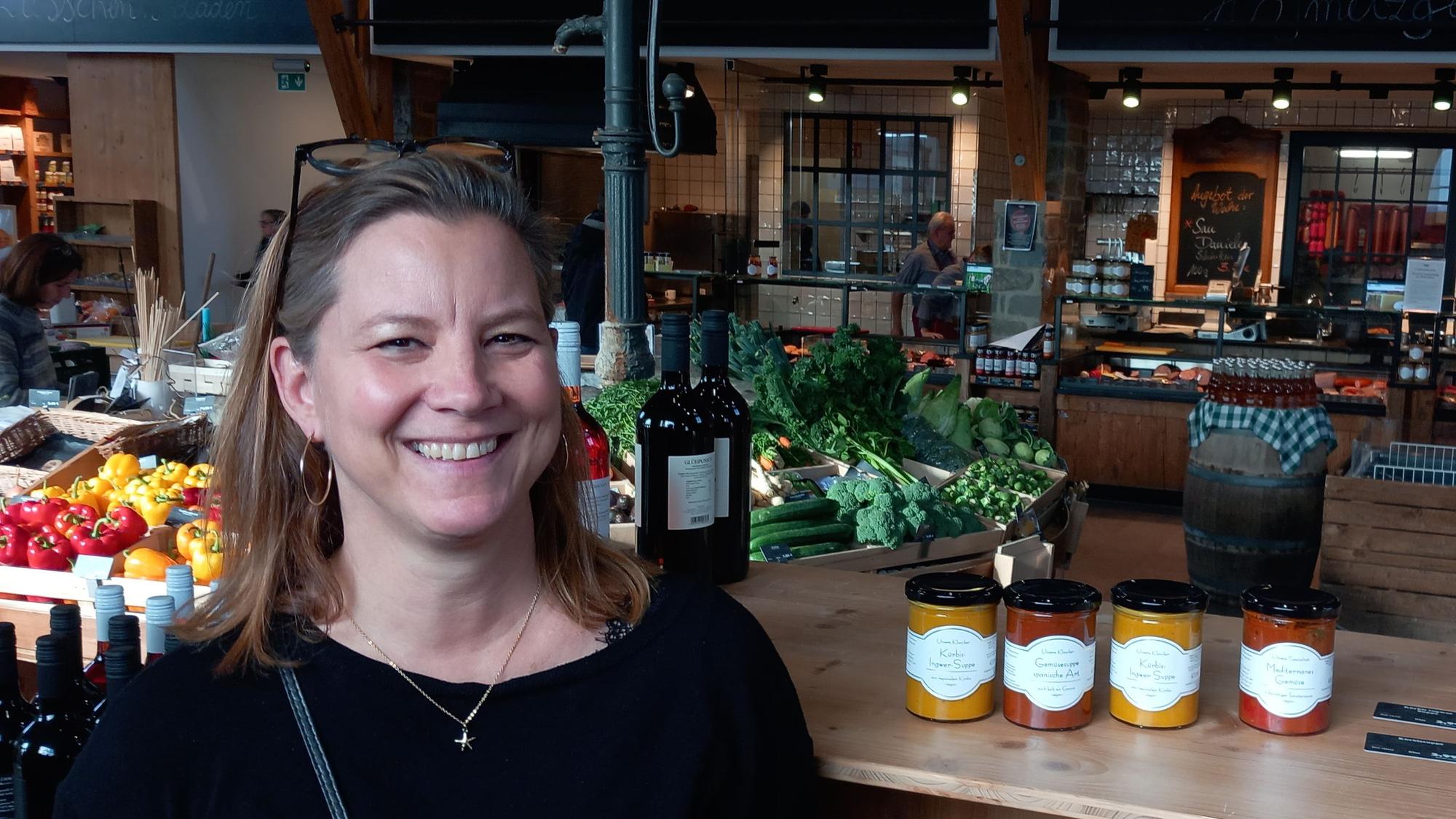 Béatrice Schneider erklärt der Rundschau die Umwandlung der Marktscheune in Berkum.