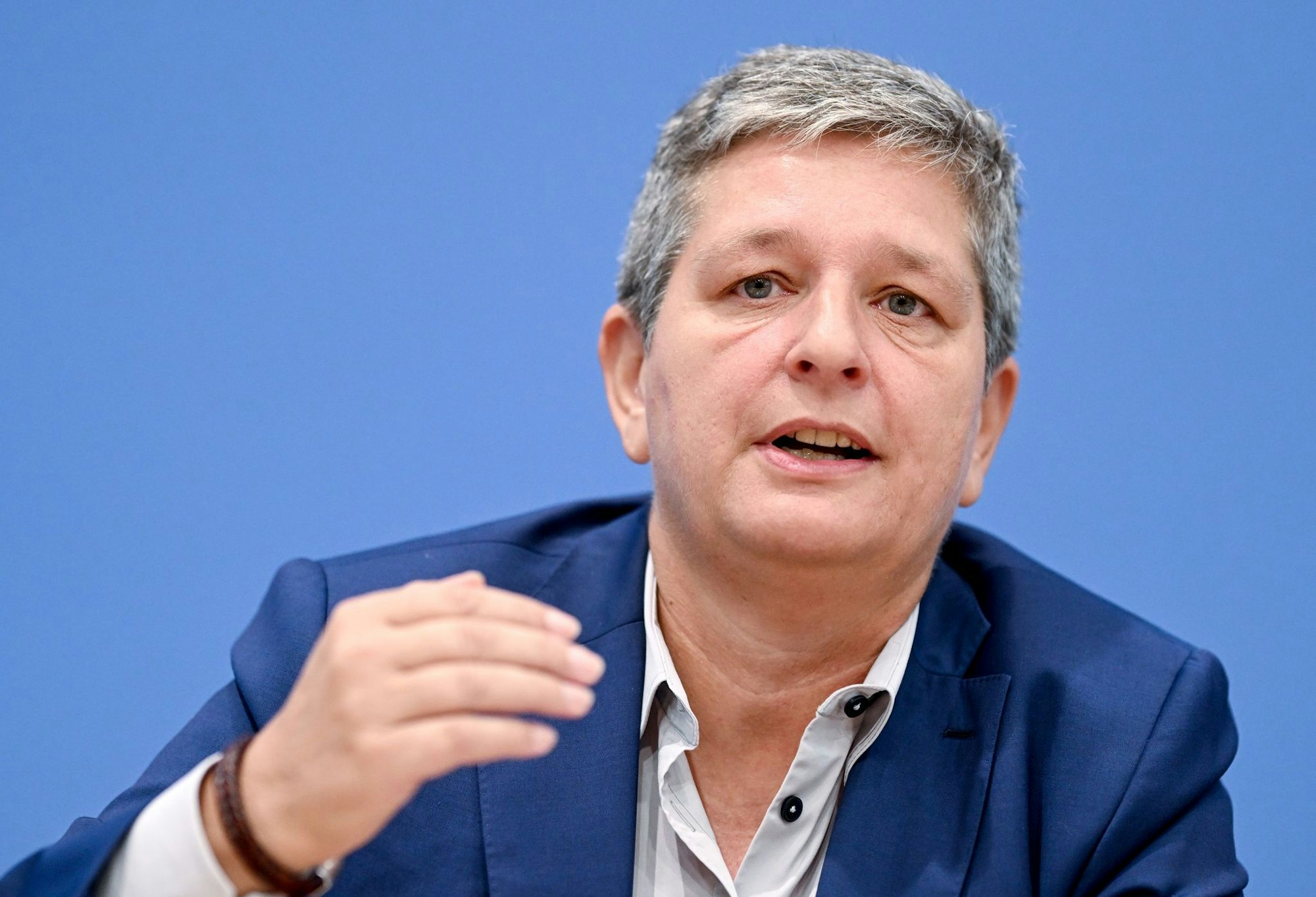 Vereine, Stiftungen oder kleinere Betriebe glaubten oft, sie seien zu unbedeutend, um Opfer von Cyberkriminellen zu werden, sagt BSI-Chefin Claudia Plattner. Das sei aber falsch.